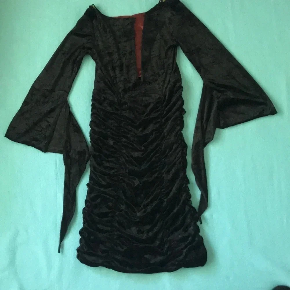 GOTHIC vampire queen costume  size 8-10